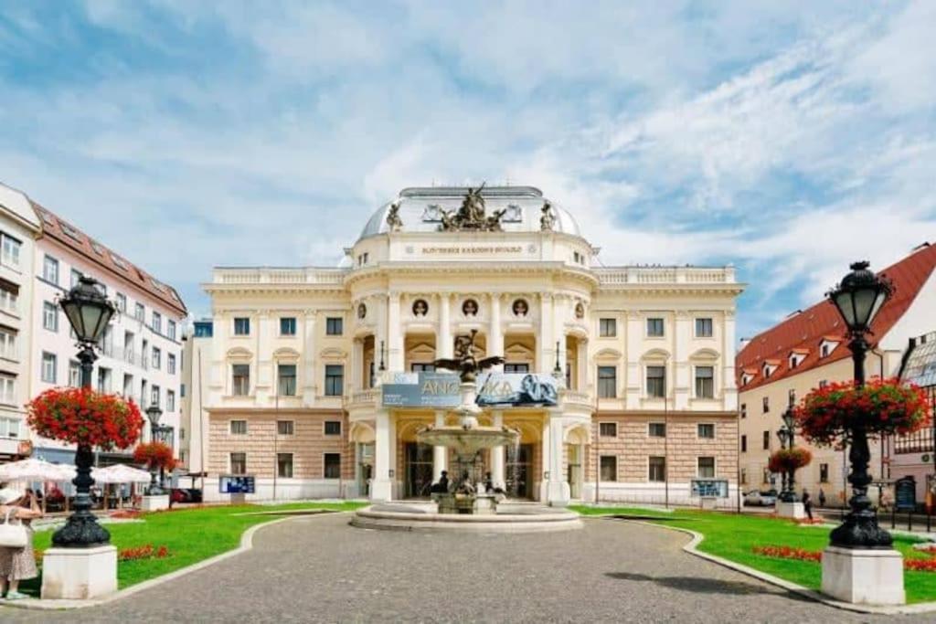 Diamond Residence In Old Town With Free Parking ブラチスラヴァ エクステリア 写真