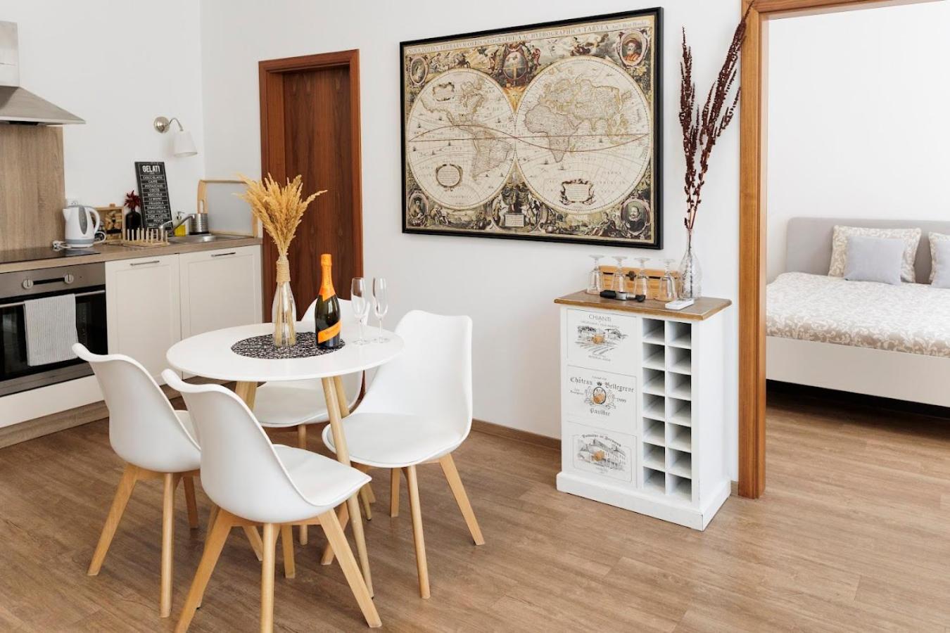 Diamond Residence In Old Town With Free Parking ブラチスラヴァ エクステリア 写真